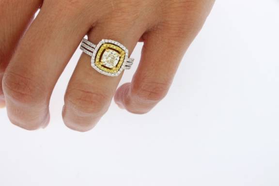 Beautiful fancy yellow Diamond Ring