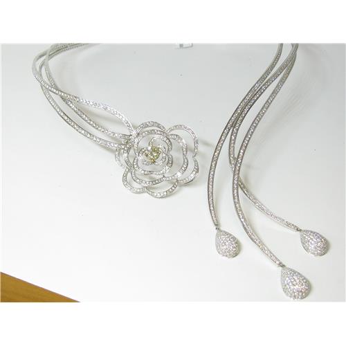 Ladies 18k Collar Necklace with  1.5ct  center Diamond